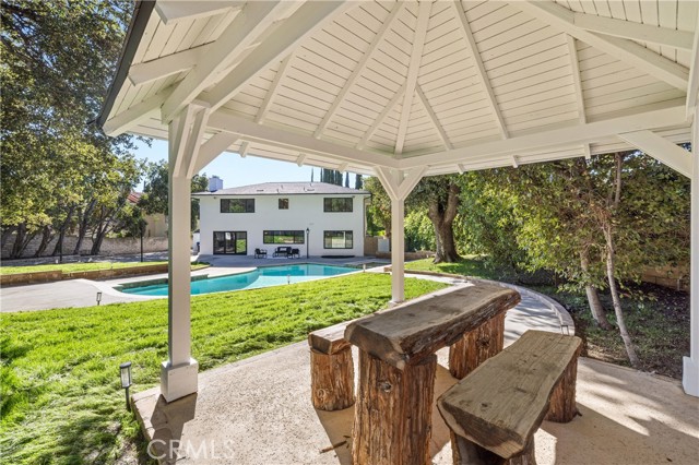 Detail Gallery Image 11 of 46 For 5340 Edgeware Dr, Calabasas,  CA 91301 - 5 Beds | 3 Baths