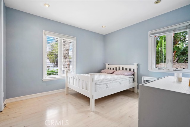 Detail Gallery Image 16 of 27 For 5362 Yolanda Ave, Tarzana,  CA 91356 - 3 Beds | 3 Baths