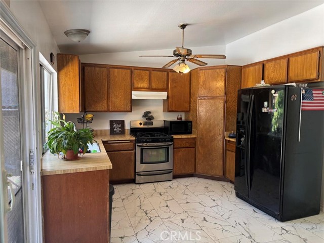 24389 La Glorita Circle, Newhall CA: https://media.crmls.org/medias/78555fc7-73dd-459c-b18d-5d8032bfc9db.jpg