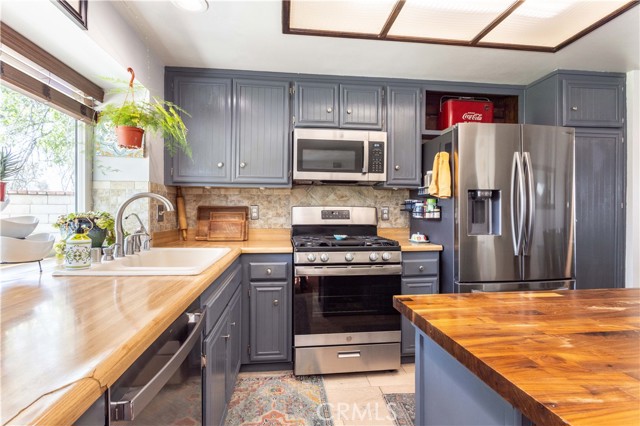 28138 Florence Lane, Canyon Country CA: https://media.crmls.org/medias/78564d36-da92-49c6-be37-e3e1a852bd71.jpg