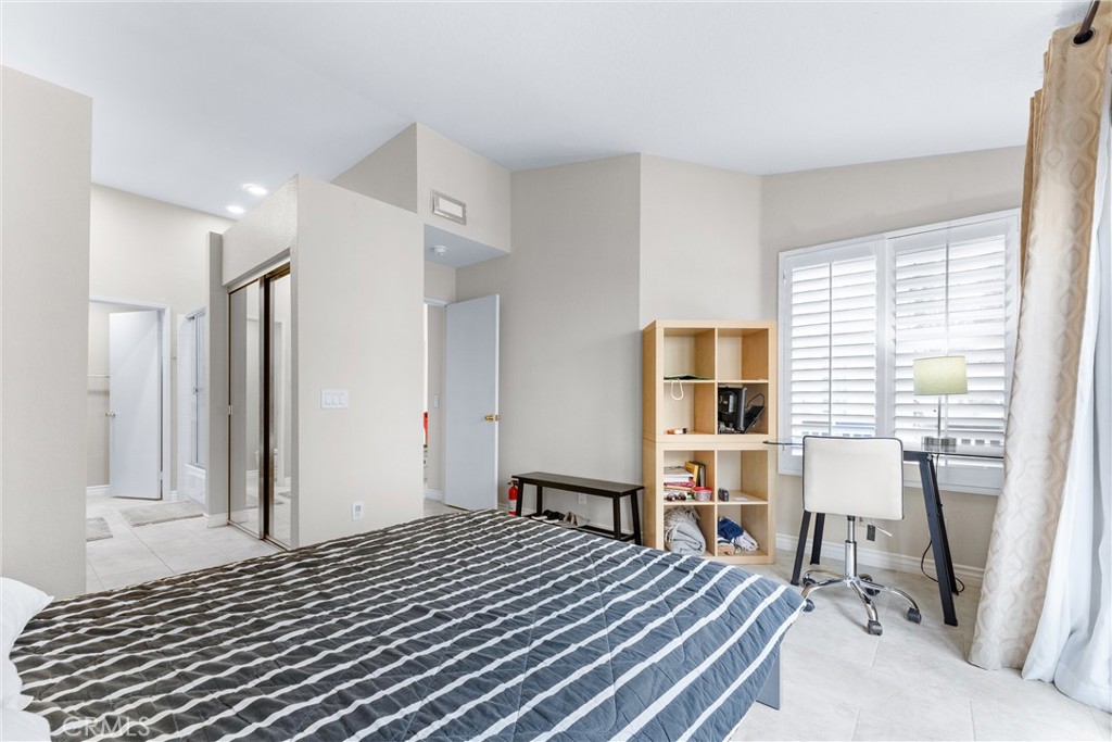 https://media.crmls.org/medias/78569dcd-5e41-4a83-b439-392ecf3a1a2d.jpg?preset=X-Large