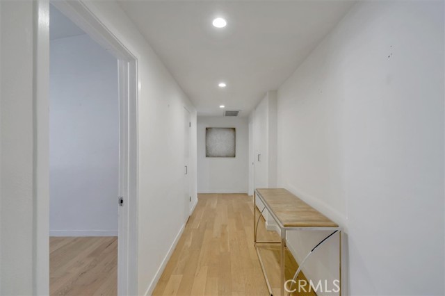 Detail Gallery Image 27 of 66 For 24216 Calvert St, Woodland Hills,  CA 91367 - 5 Beds | 3/1 Baths