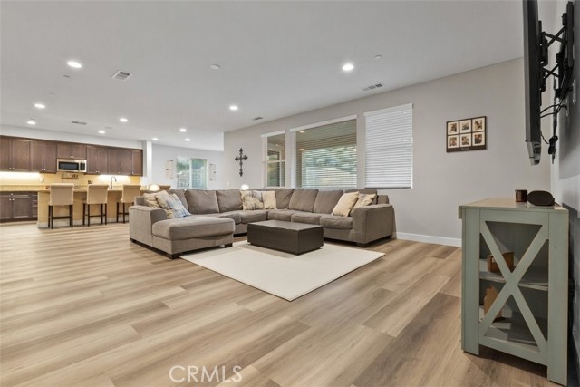 Detail Gallery Image 3 of 6 For 39355 Arabian Ct, Palmdale,  CA 93551 - 3 Beds | 2/1 Baths