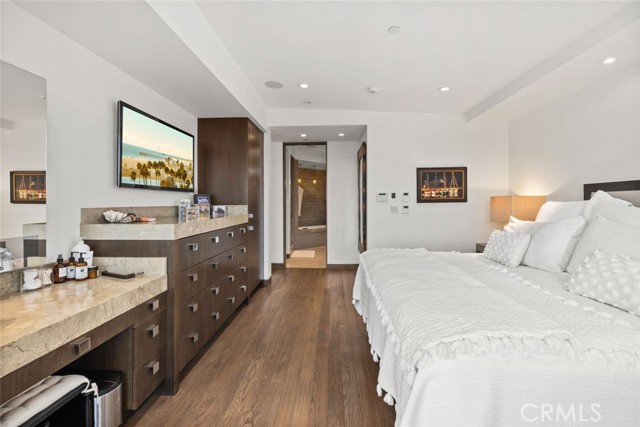 8 Beacon Bay, Newport Beach CA: https://media.crmls.org/medias/7856da98-8933-4798-a825-8637e6dd90bb.jpg