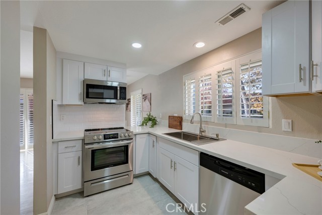 Detail Gallery Image 11 of 34 For 14222 Raintree Rd, Tustin,  CA 92780 - 3 Beds | 2 Baths