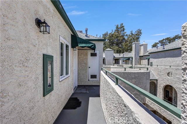 520 N Louise Street, Glendale CA: https://media.crmls.org/medias/7857bcfb-2b97-4da7-b97b-2bfe858dc429.jpg