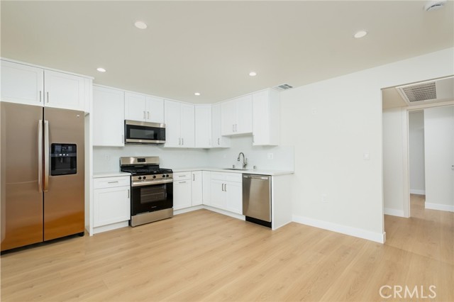 Detail Gallery Image 6 of 15 For 4627 La Crescenta Ave, La Crescenta,  CA 91214 - 1 Beds | 1 Baths