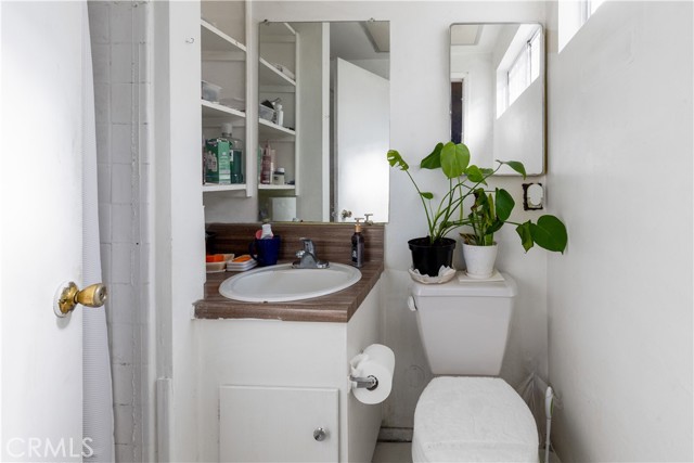 Detail Gallery Image 14 of 32 For 2038 Marigold, Pomona,  CA 91767 - 4 Beds | 2 Baths