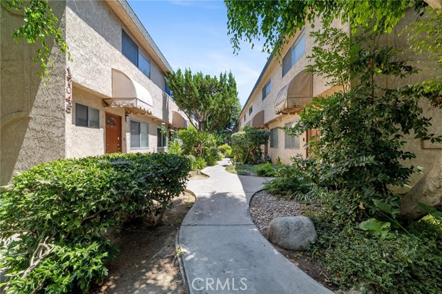 Detail Gallery Image 25 of 31 For 17045 Roscoe #14,  Northridge,  CA 91325 - 2 Beds | 1/1 Baths