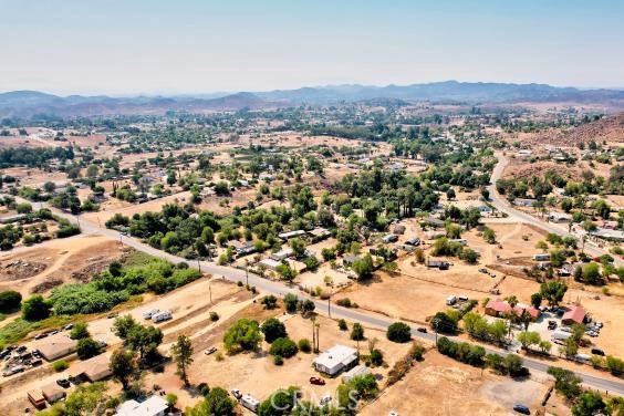 20221 Telford Avenue, Perris CA: https://media.crmls.org/medias/78592a20-5c6c-49cb-a010-d82d83edff99.jpg