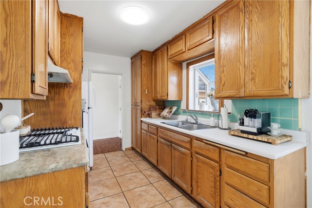 665 Hennipen, Pomona CA: https://media.crmls.org/medias/7859d0f5-9728-4570-942d-54228e57dbec.jpg