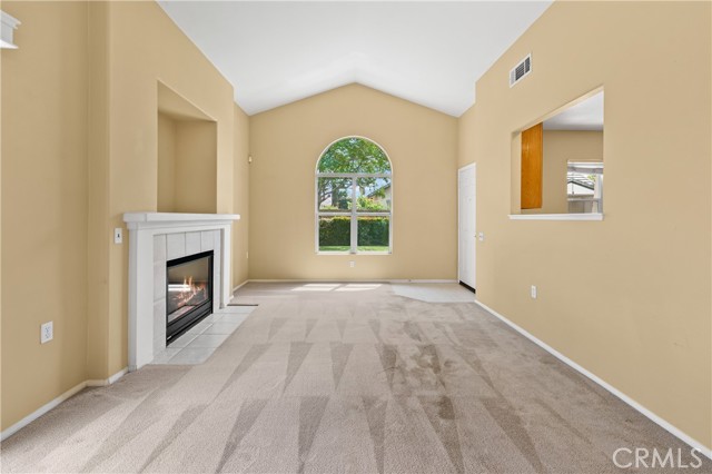 2095 Tulip Avenue photo 6