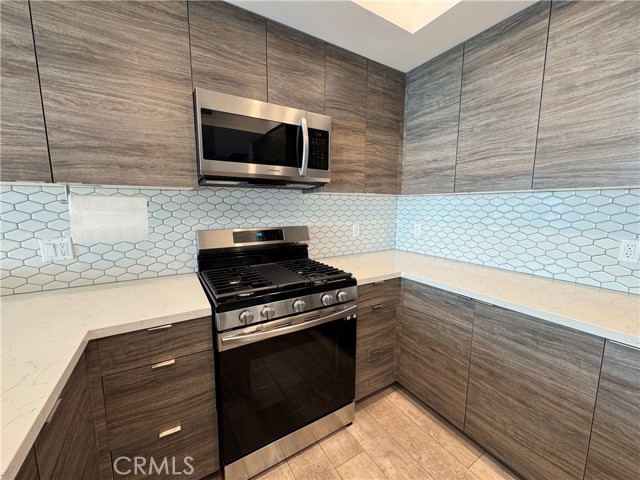 Detail Gallery Image 9 of 34 For 4383 N Sepulveda Blvd, Sherman Oaks,  CA 91403 - 2 Beds | 2 Baths