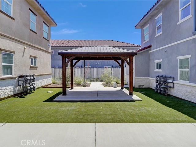 Detail Gallery Image 3 of 7 For 23782 Hemlock Ave #6,  Moreno Valley,  CA 92557 - 3 Beds | 2 Baths