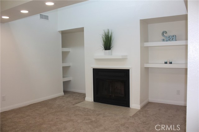 Detail Gallery Image 4 of 22 For 17041 a Ln #B,  Huntington Beach,  CA 92647 - 2 Beds | 2 Baths