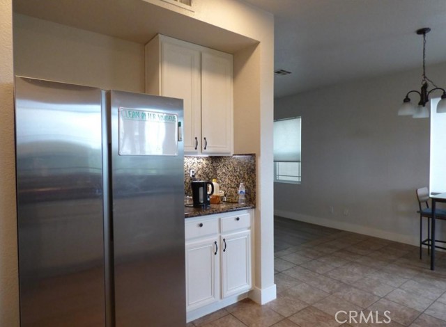 Detail Gallery Image 5 of 30 For 6279 Long Cove Dr, Fontana,  CA 92336 - 4 Beds | 2/1 Baths