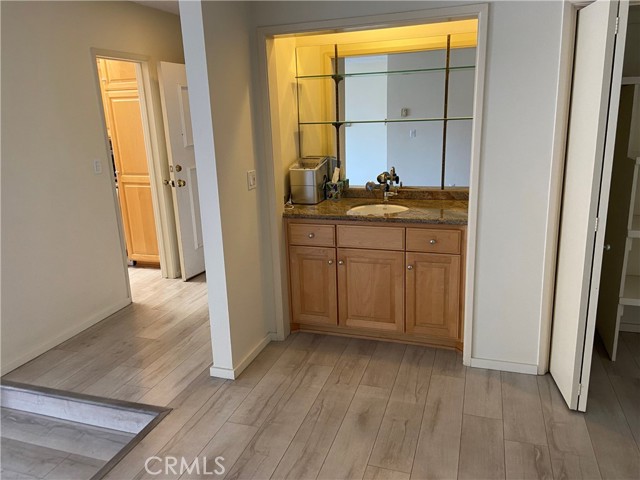 Detail Gallery Image 14 of 61 For 11820 Mayfield Ave #212,  Los Angeles,  CA 90049 - 2 Beds | 2 Baths