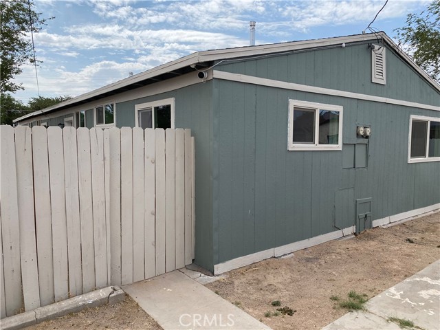 Detail Gallery Image 2 of 7 For 113 W Fredricks St, Barstow,  CA 92311 - 4 Beds | 2 Baths