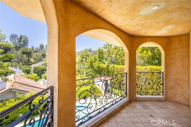 Detail Gallery Image 42 of 75 For 2959 N Beverly Glen Cir, Los Angeles,  CA 90077 - 5 Beds | 5/2 Baths