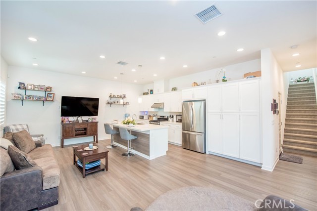 Detail Gallery Image 5 of 45 For 4460 S Forsyth Paseo, Ontario,  CA 91762 - 3 Beds | 2/1 Baths