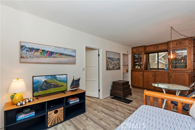 Detail Gallery Image 9 of 32 For 23677 Hillside Dr, Crestline,  CA 92325 - 1 Beds | 1 Baths