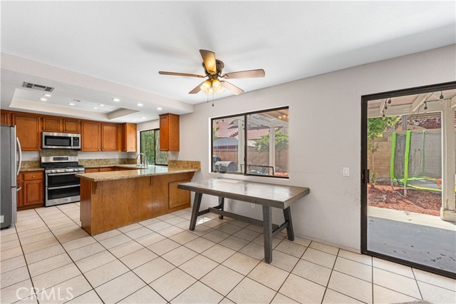 3046 W Avenue J4, Lancaster CA: https://media.crmls.org/medias/786044dd-7f96-40c7-b8d4-d7e6307e1339.jpg