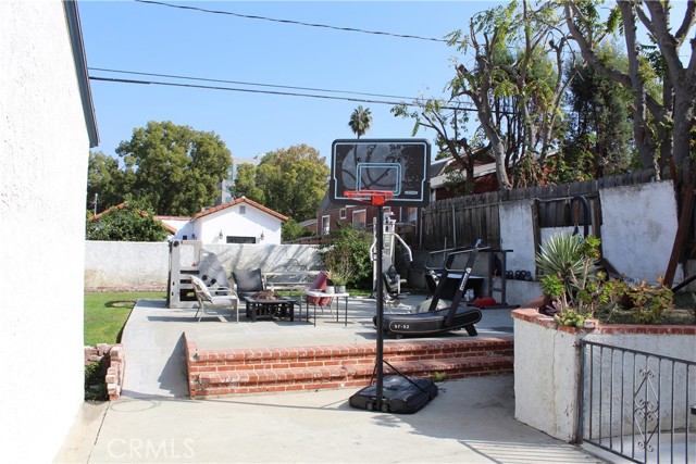 Detail Gallery Image 12 of 20 For 210 N Naomi, Burbank,  CA 91505 - 3 Beds | 2 Baths