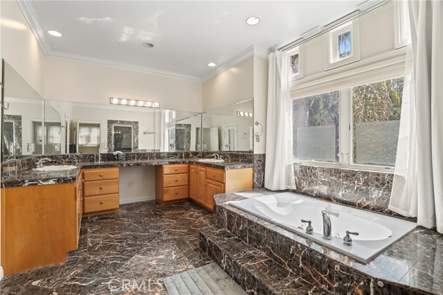 Detail Gallery Image 39 of 59 For 14659 Valley Vista, Sherman Oaks,  CA 91403 - 5 Beds | 4/1 Baths