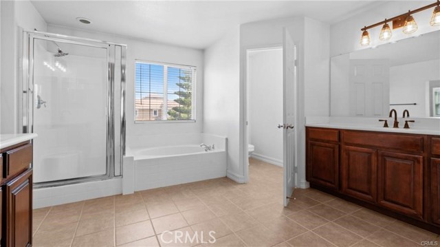 Image 38 of 65 For 13726 Kiwi Avenue