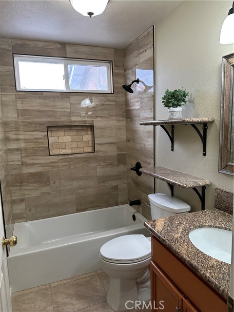 2165 Harris Street, Colton CA: https://media.crmls.org/medias/78630e28-2083-4bed-957f-e1d74076e3b7.jpg