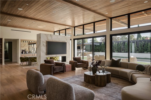 Detail Gallery Image 3 of 33 For 23740 Killion St, Woodland Hills,  CA 91367 - 4 Beds | 3 Baths