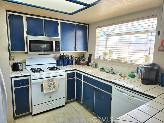 73971 Samarkand Drive, 29 Palms CA: https://media.crmls.org/medias/78634649-c5d4-4cfb-9dc3-8818051e47ca.jpg