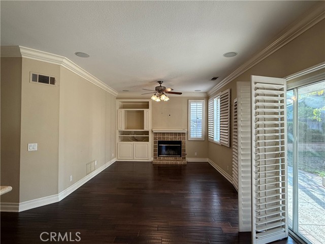 Detail Gallery Image 9 of 21 For 1354 Williamsburg Ln, Corona,  CA 92882 - 4 Beds | 3 Baths