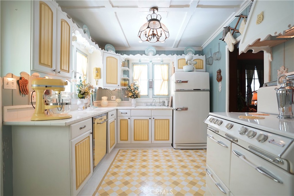https://media.crmls.org/medias/7863eb12-9df4-4009-a418-492d703d1f1f.jpg?preset=X-Large