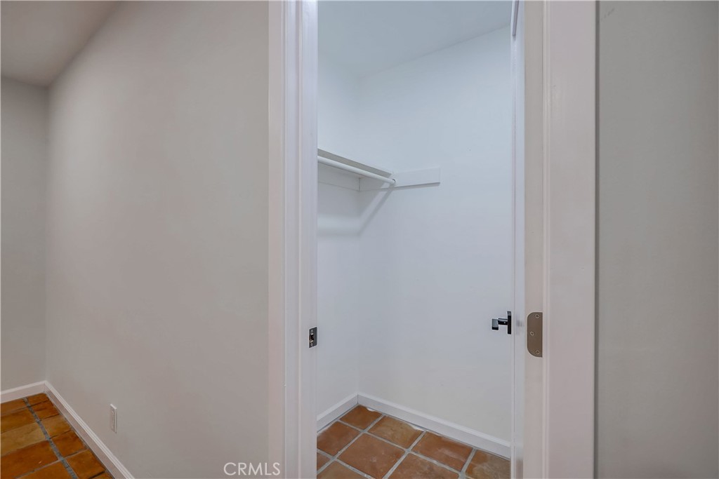 https://media.crmls.org/medias/7864c2d1-d6ff-4ca0-ae13-55ffda9a8e25.jpg?preset=X-Large