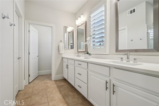 Detail Gallery Image 18 of 44 For 132 Interval, Irvine,  CA 92618 - 3 Beds | 2/2 Baths