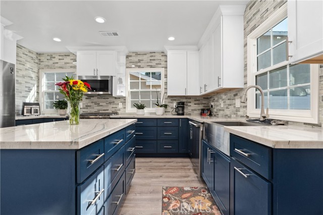 Detail Gallery Image 11 of 36 For 5919 Bellflower Bld, Lakewood,  CA 90713 - 3 Beds | 2 Baths