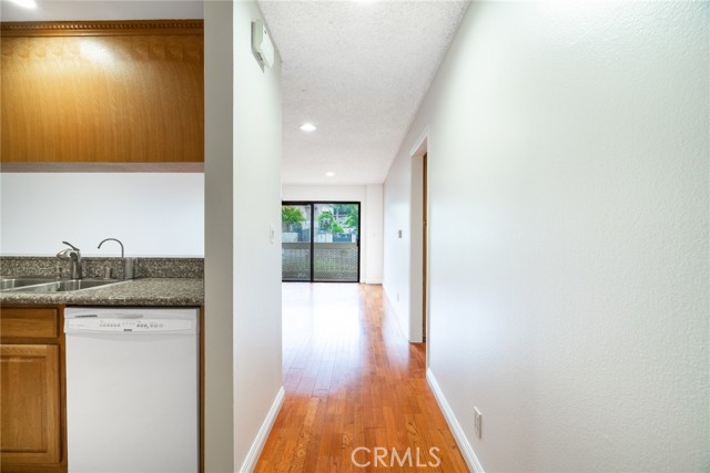 Detail Gallery Image 9 of 33 For 10149 Commerce Ave #8,  Tujunga,  CA 91042 - 2 Beds | 2 Baths