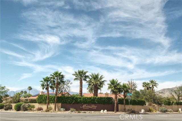 Image 24 of 32 For 9839 9839 Warwick Dr