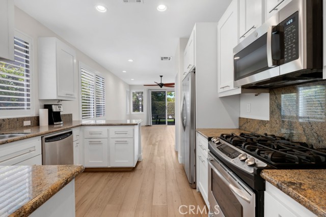 Detail Gallery Image 8 of 27 For 545 Shadow Ln, Simi Valley,  CA 93065 - 4 Beds | 2/1 Baths