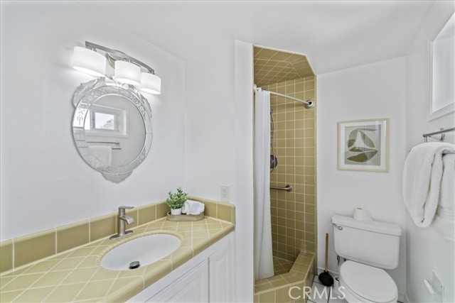 6451 E Shire Way, Long Beach CA: https://media.crmls.org/medias/786770ea-140b-472d-b323-0971da90a074.jpg