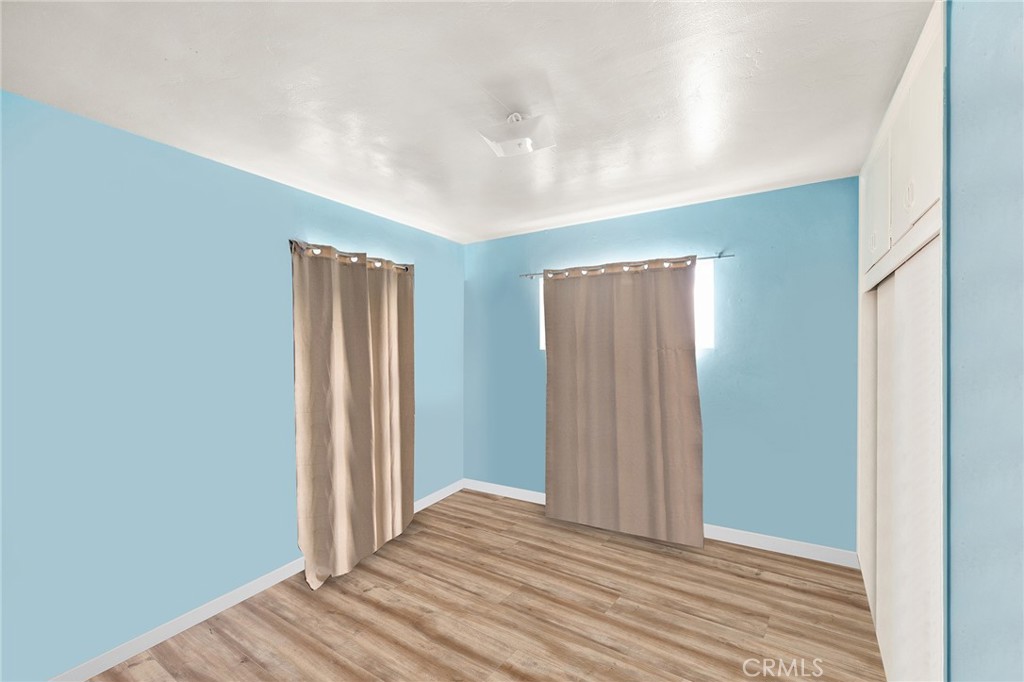 4077 Winona Avenue - photo 8