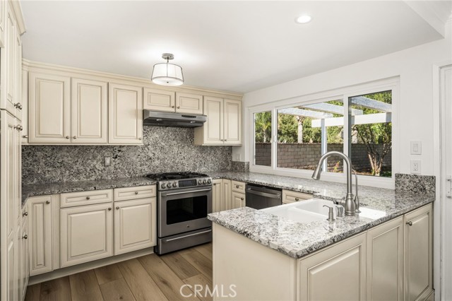 925 Eastglen photo 17