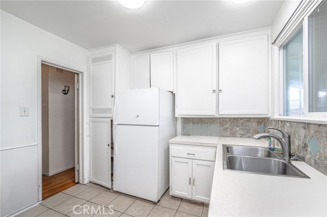 3834 West Boulevard, Los Angeles CA: https://media.crmls.org/medias/7869fd48-907e-463d-b694-5583226d0350.jpg