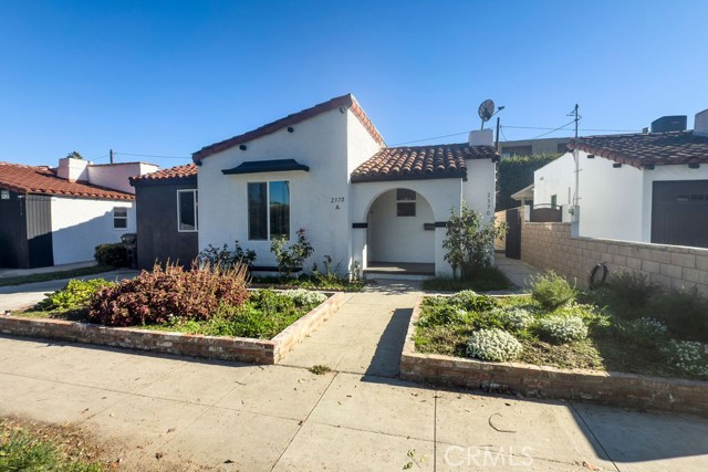 2370 Pine, Long Beach CA: https://media.crmls.org/medias/786a75c1-3633-4a85-880f-d6ebffdf696e.jpg