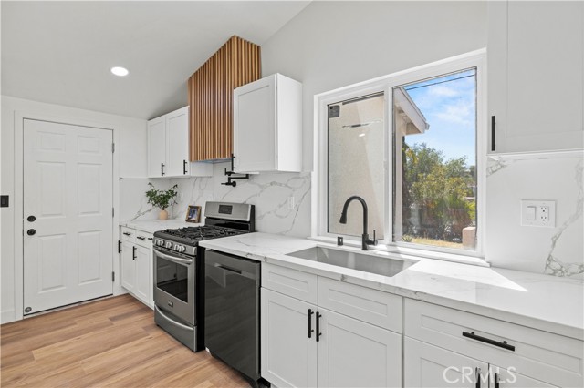 Detail Gallery Image 8 of 47 For 18718 Delight St, Canyon Country,  CA 91351 - 4 Beds | 2 Baths