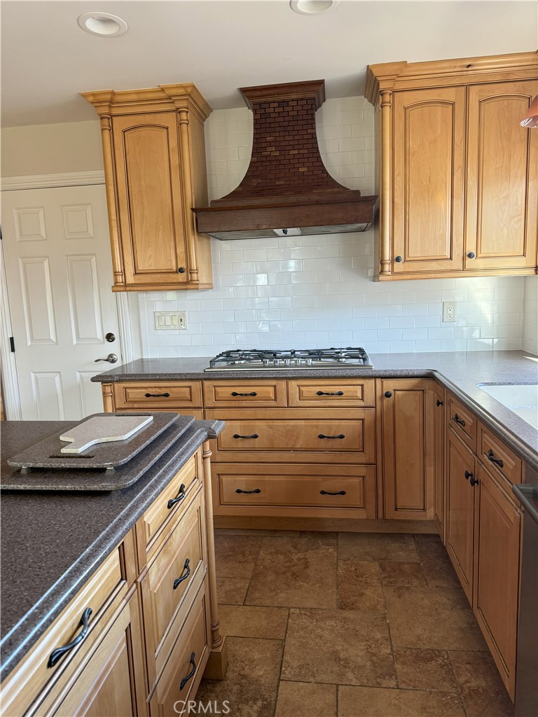 https://media.crmls.org/medias/786b6f66-ba3d-4397-938e-641175441f43.jpg?preset=X-Large