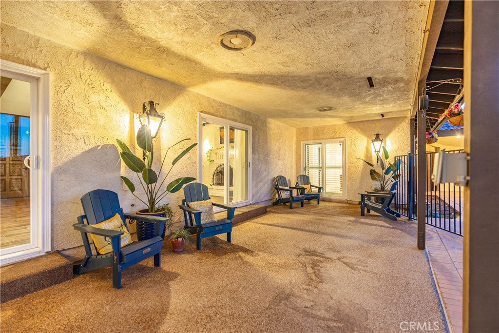 https://media.crmls.org/medias/786b7756-69d0-49bb-b5a3-bd0ddb2d5191.jpg?preset=X-Large