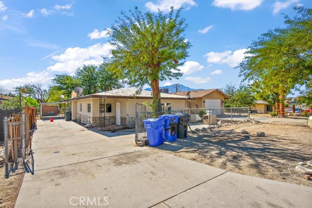 Detail Gallery Image 1 of 26 For 66229 4th St, Desert Hot Springs,  CA 92240 - 5 Beds | 3 Baths