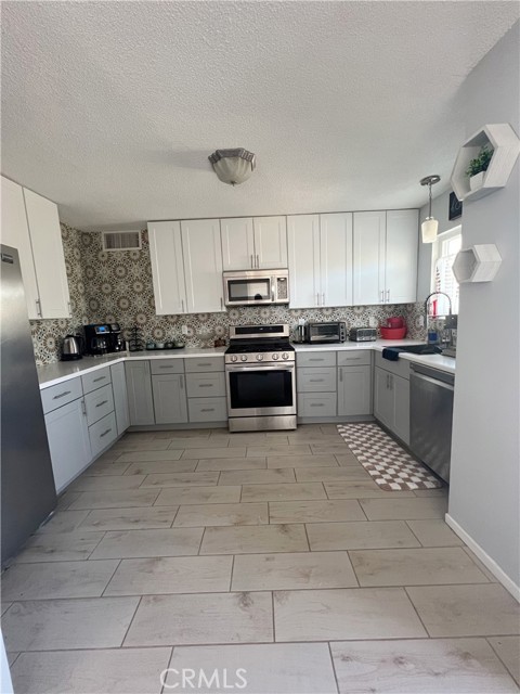 Detail Gallery Image 3 of 12 For 12101 United, Desert Hot Springs,  CA 92240 - 4 Beds | 2 Baths